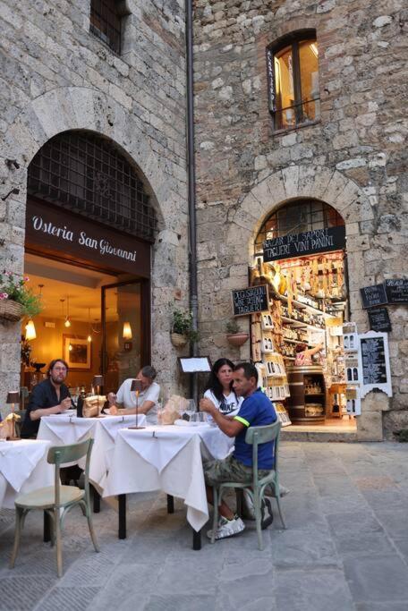 Lovely 2 Bedroom In San Gimignano Historic Center Extérieur photo